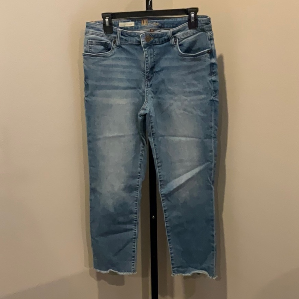 Kut from the Kloth Abigail Crop Straight leg Ankle Cropped Jeans
